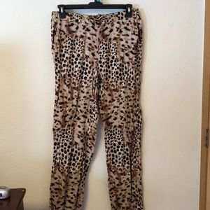 💥3/$15 NWOT. Linen animal printed pants